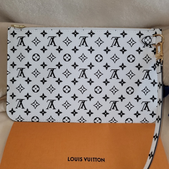 Louis Vuitton Giant White Black Wristlet Pouch from Neverfull MM Giant Khaki Bag - Picture 4 of 17